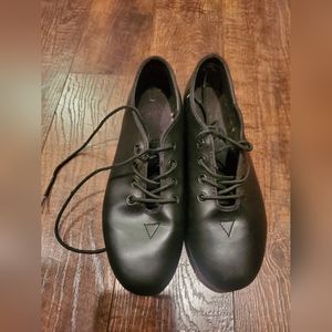 Gently used Bloch tap shoes sz 8.5
